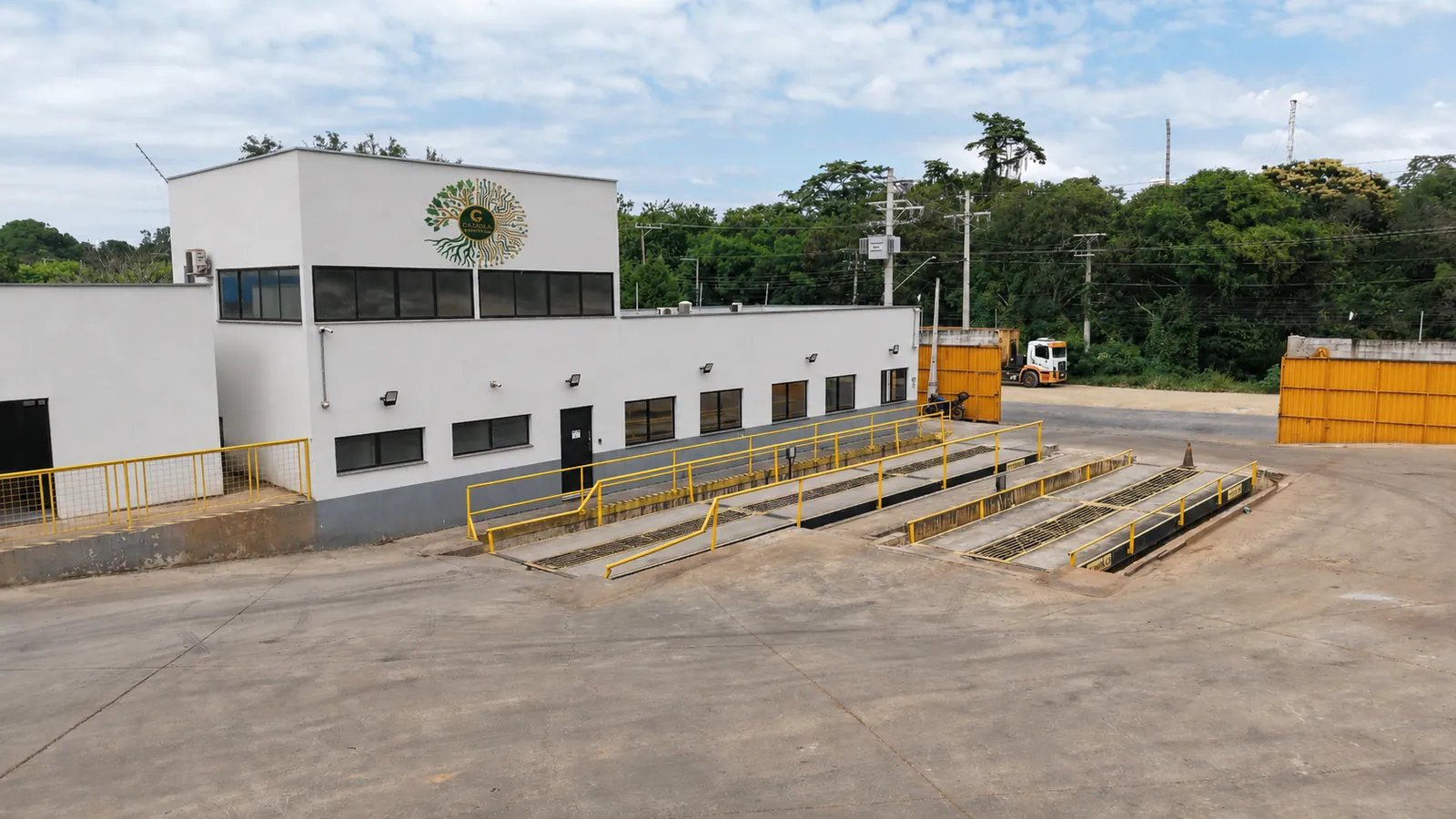 Edifício administrativo e balança rodoviária da Cassola Ambiental
